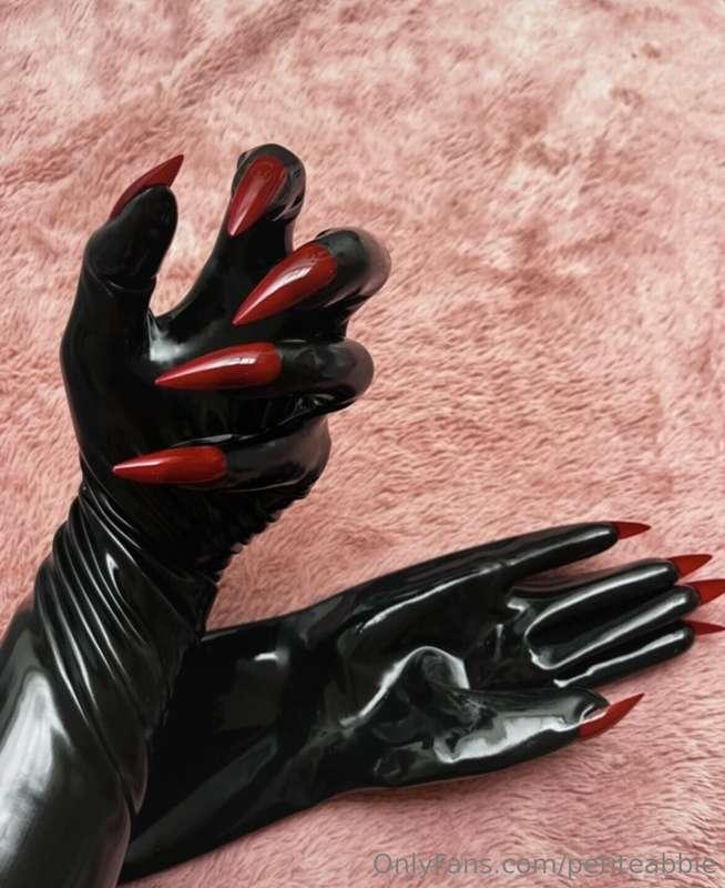 My new latex gloves 🐈‍⬛❤️ who can I scratch first hehe xx 