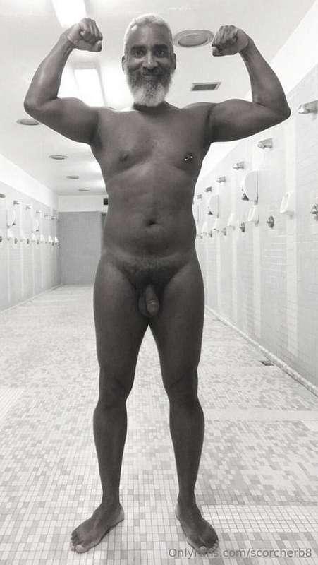 Muscle Monday!  #beard #musculardaddy #gay #feet #gaycruisin..