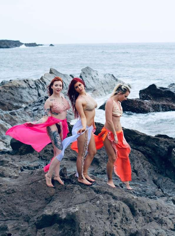 🧜🏼‍♀️🌊 Sea sirens 🌊🧜🏼‍♀️
@toychloe @evaray