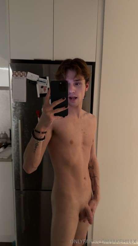 Fresh out the shower😘