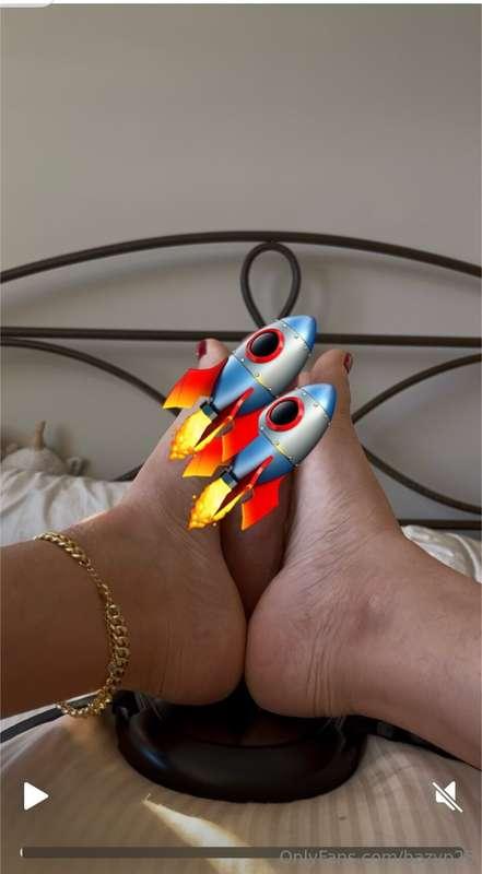 🦶🏻💦🍆 dipping my toes into foot content… you get a thrusting ..