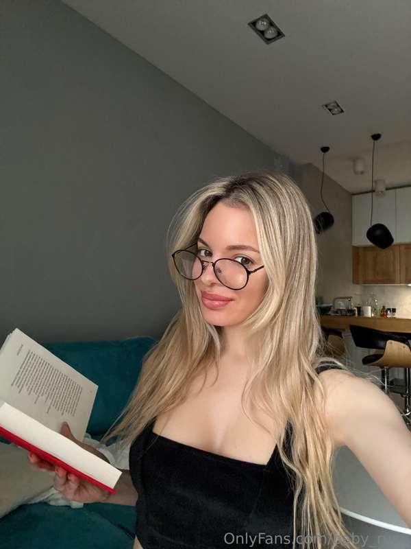 Brains are sexy too.📖✨