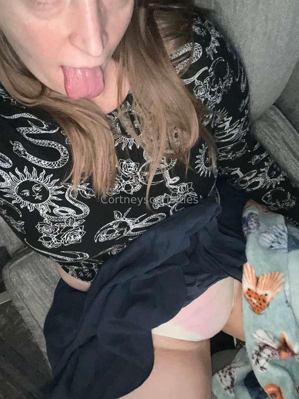 Send a tip and I’ll show more 💚
You can also request custom ..