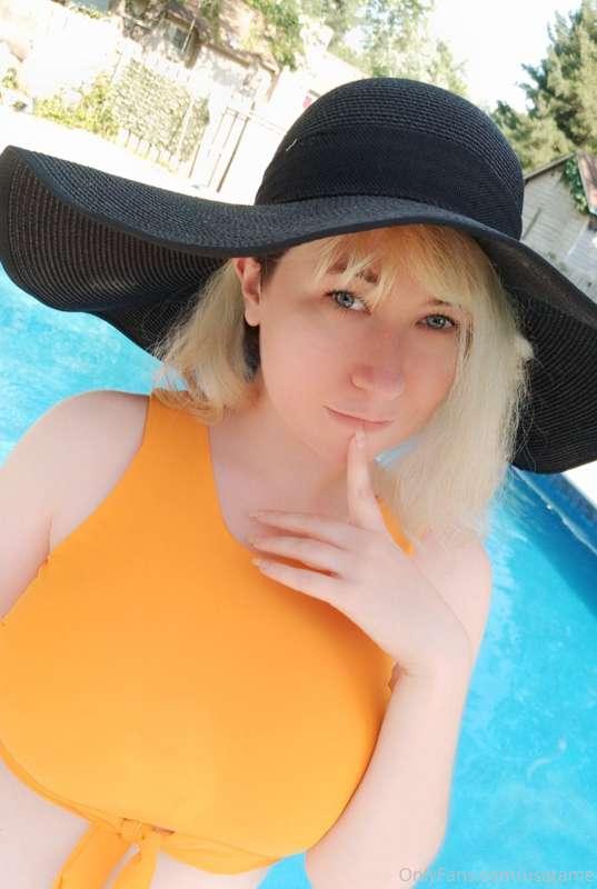 Can I koala hug you in the pool? (*￣︶￣)