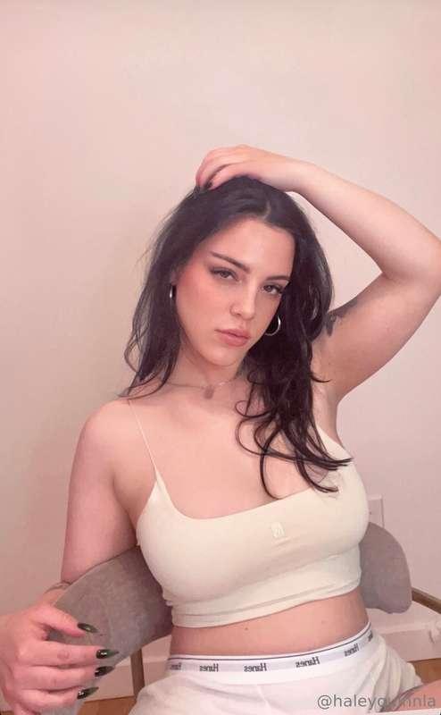 Like all my posts for a naughty surprise!! 🎁💦 Send me a "🖤" ..