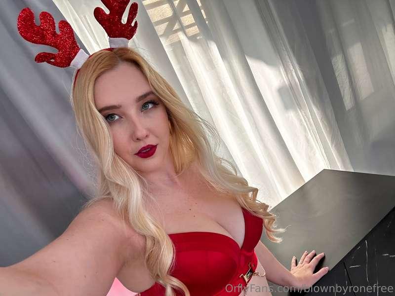 Feeling the Christmas spirit today 🎄 🎅 🤍