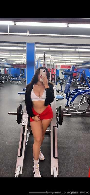 Just embracing the beauty of curves and confidence. 😘