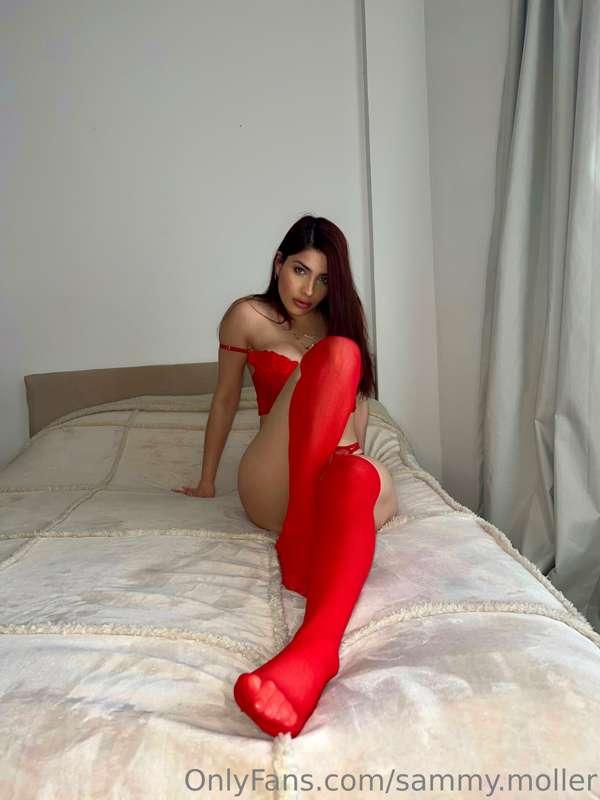 baby, do you want to put me on the floor so I can spread my ..