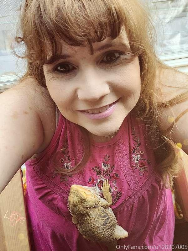 Spike Time ya'll one of my favorite critters on my farm 🚜 😘🥰