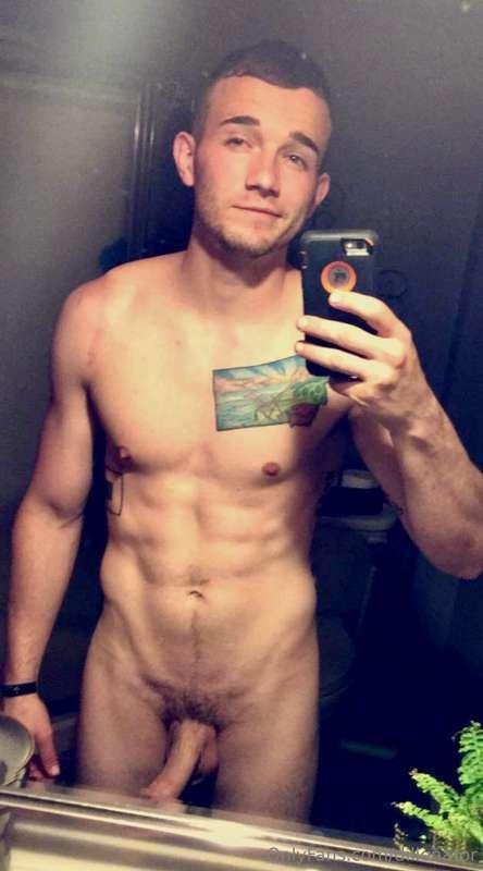 Here’s a few throwback nudes when I was a closeted bisexual ..