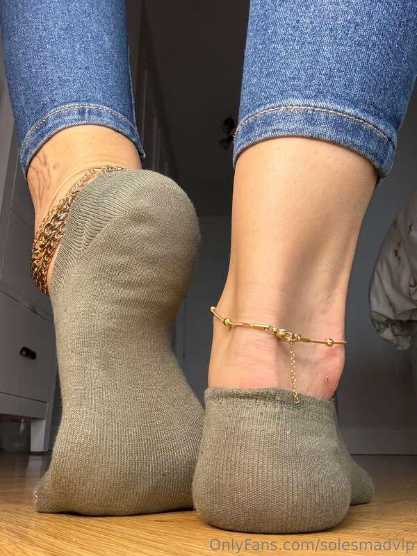 How many of you like sweaty feet and the smell of them?