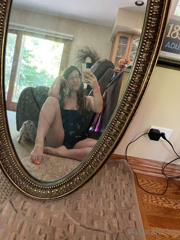 I bought a new mirror today! I was so excited to take pics w..