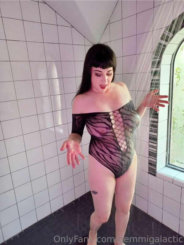 Here's a peek at the first photo from this set! See the full..