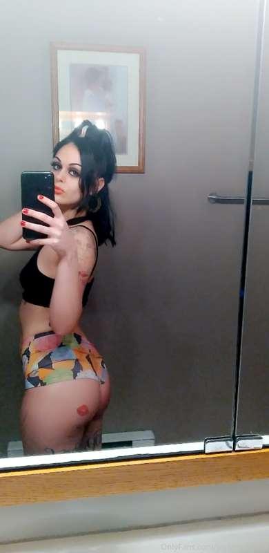 🍑 🍑 when did Instagram get so boring 😴