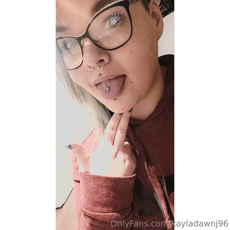 I'm sooo bored! Message me and keep me company tonight ;) of..