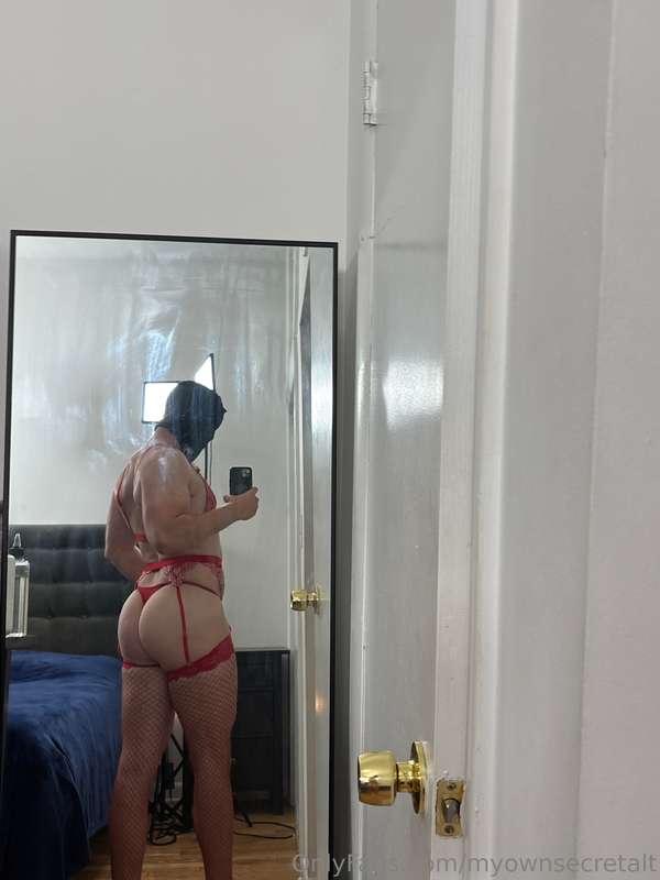 How do you like the outift for @twinkbig9 ? Slutty enough? W..