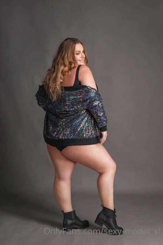 look what a beautiful ass is waiting for you
💦💦💦