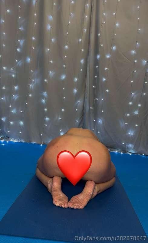 Over 5 minutes of “rearview” yoga. 🧘‍♀️🌶️🥵