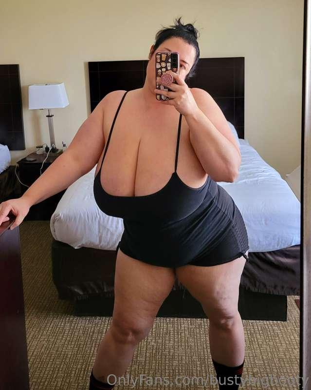 Do you like a lot of cleavage? 😍

Titty Tuesday!!!