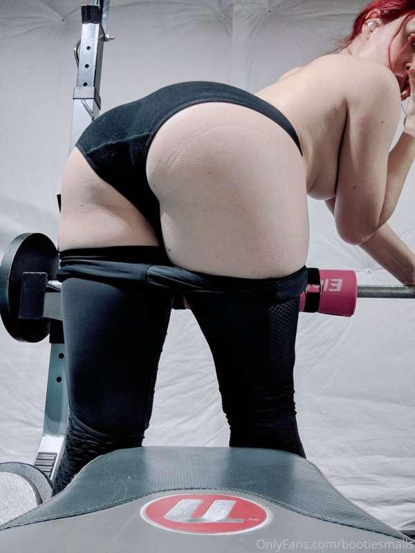 Working out on a Saturday night 😂 
How much do you want to s..