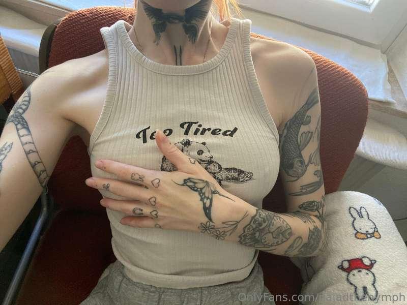 do you like my top? :3 i will post new pics this weekend and..