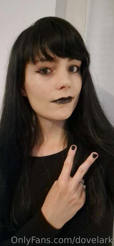 anyone ordered a goth dickgirl gf? :3