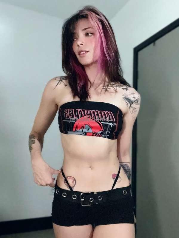 Evening my loves. Sorry for the late posting :3