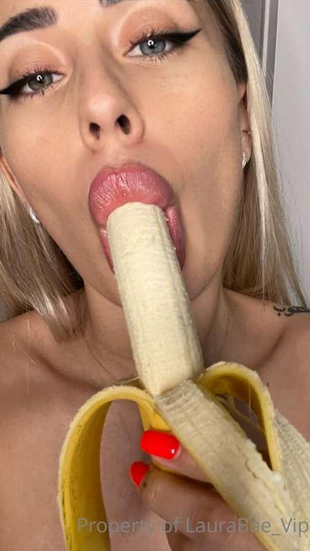 Join my vip @laurabae_vip and let me suck your 🙈🙈🙈 big Cock