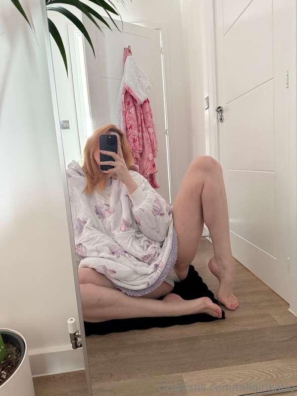 Imagine these thighs wrapped around you 💋
