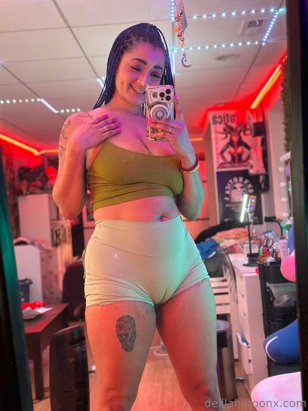 Coochie eating up the shorts but rather be getting eaten out..