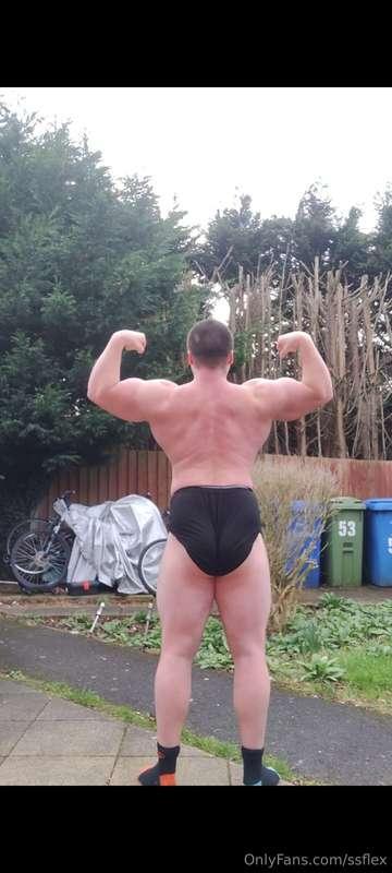 IT IS TIME TO FEED SUPERSAIYANFLEX I AM GETTING RIPPED AND B..