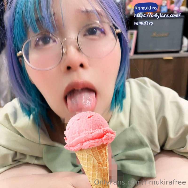 This ice cream is so warm 👅🔥
🩷 @Remukira