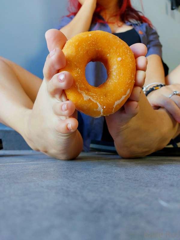 Reposting 

A little set w a donut🥰