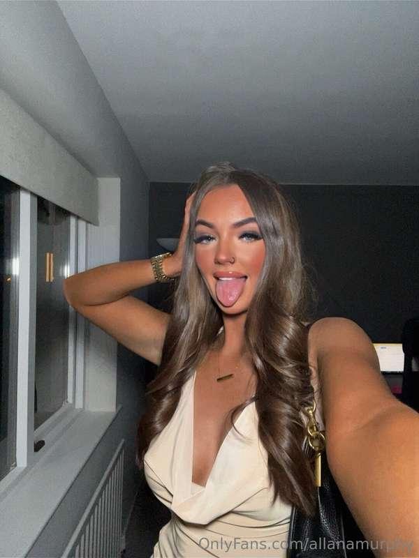 Your naughty online slut is thirsty 😈💦