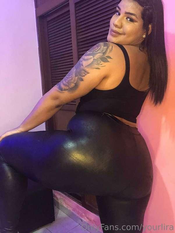 thicc ass, tiny waist