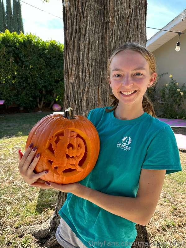 My pumpkin this year 🎃👻