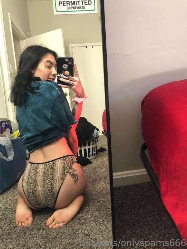 swipe to slide these panties off of your favorite OF girl 😻🖤