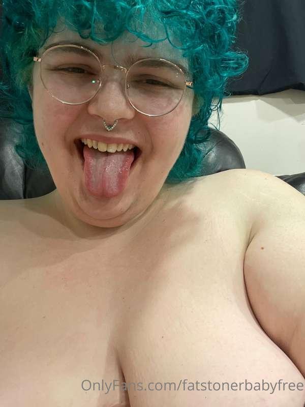 my tits r out lol