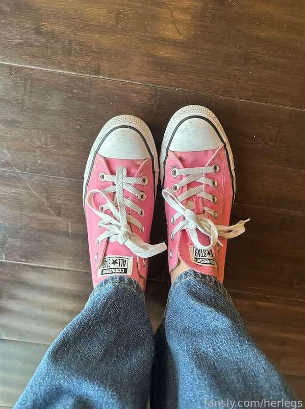 "The Pink Converse" 

You should know these shoes beta.. You should worship these shoes. 

I've had these shoes since high school... these shoes walked with me around school.... walked with me from a few parties to a some other places 🥵💦..

You love these shoes now. Pink. 

Get on the ground and kiss them. Kiss them like the submissive brainless beta that you are. 😈

