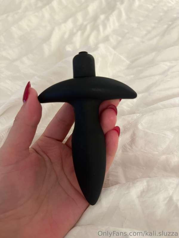 Check your DMs to see me use my new vibrating butt plug & CU..