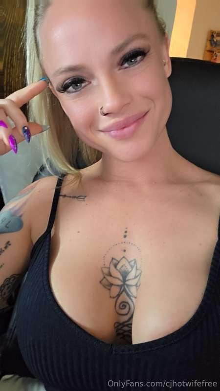 I just filmed something too hot for my feed… who wants a sne..