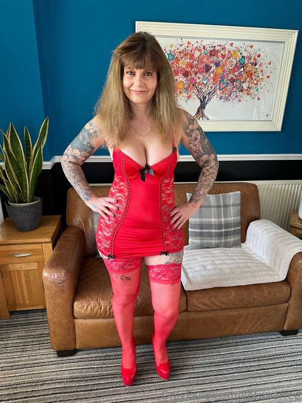 New sexy outfit😍😍😍
Who wants the uncensored pics or a naught..