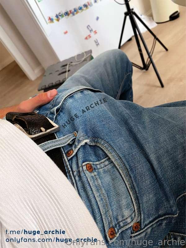 🍆 Уткнись лицом в мой бугор и почувствуй как он становится т..