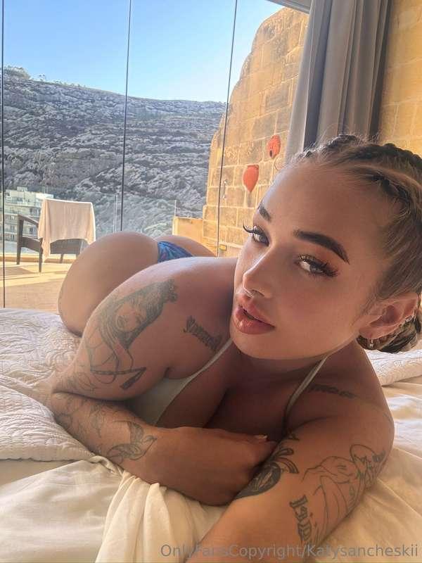 Quieres que me lo quite todo todo para ti amor..🥰😘O prefiere..