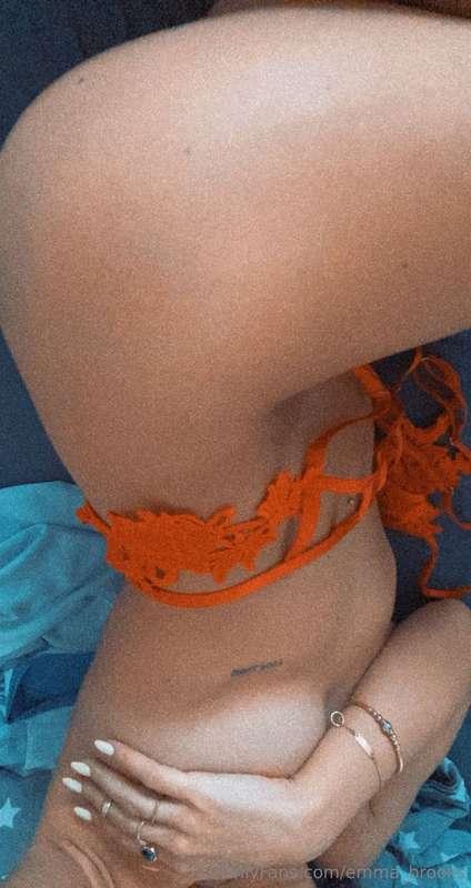 Help a bad girl out 😈 What do you wanna see more of? 😏💋