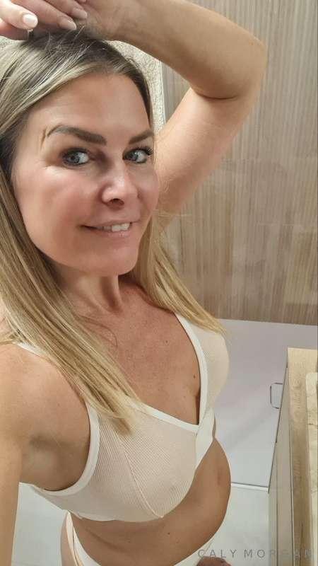 Having a bad day, your cock would make me feel better 🥰