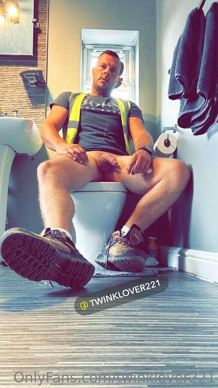 💦 Chillin on customer’s toilet - needed the rest 💦 Just need..