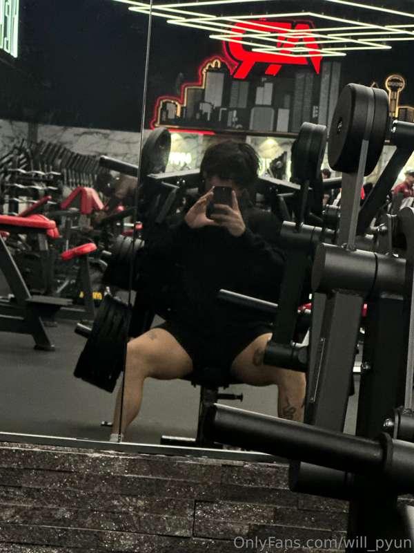 Who wants to give me a head after the gym? 😈