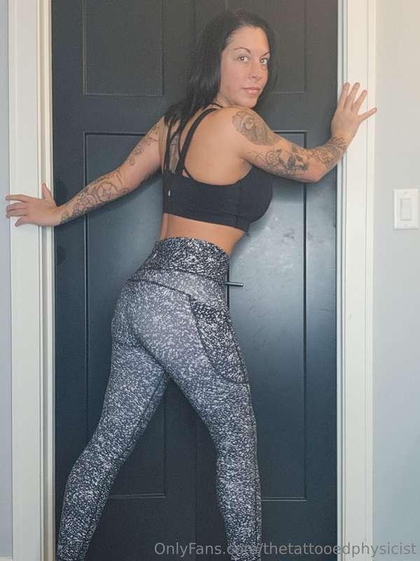 Don't get shy now 😏 message me and we'll make it interesting..