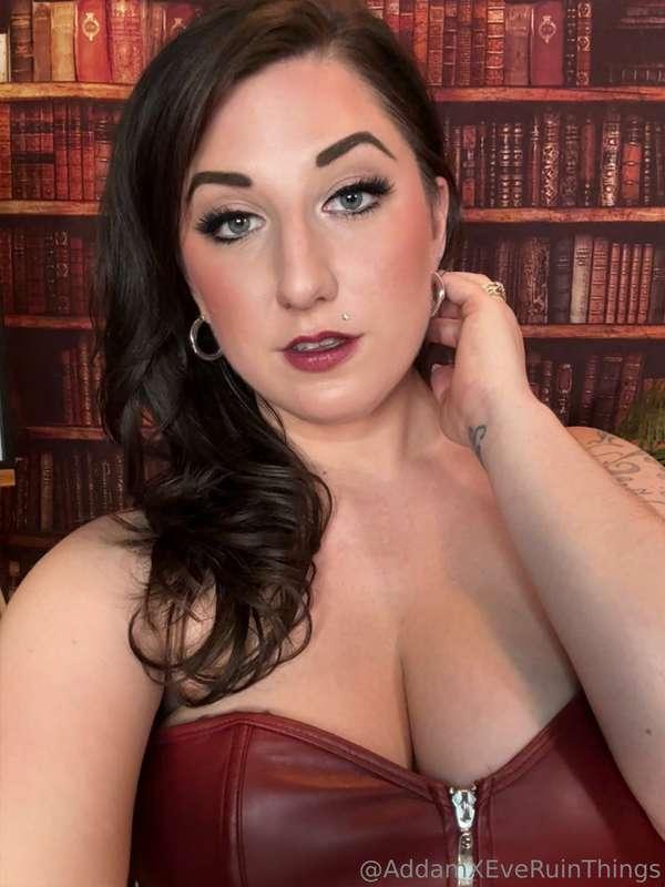 Imagine these lips wrapped around your cock—leaving a wet, r..
